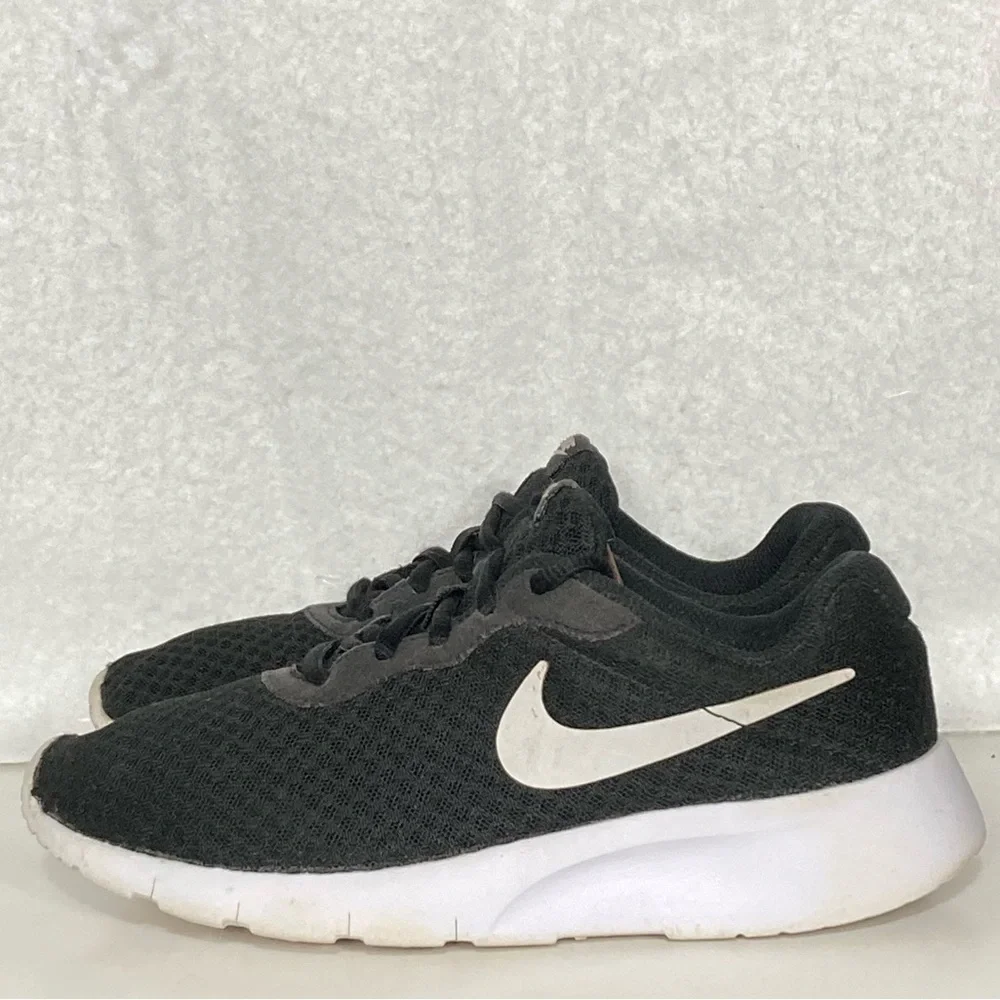 Nike Kids Black/White Tanjun Running Athletic Sneakers Shoes Size 3Y